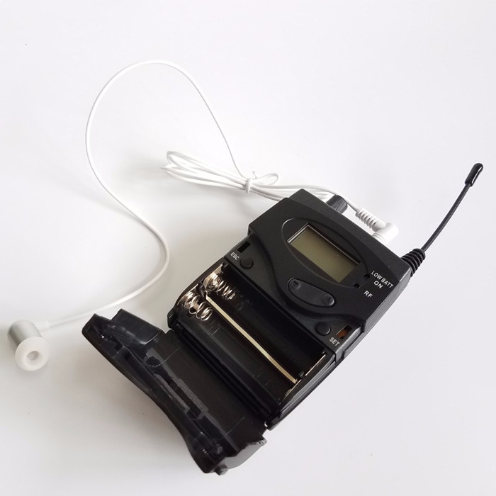 モノプロフェッショナルステージパフォーマンスBK500ワイヤ - In Ear Monitors For Singers のレビューと価格